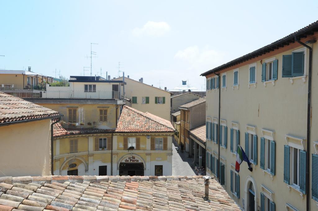 B&B Aurora Domus D'A-Mare Pesaro Værelse billede