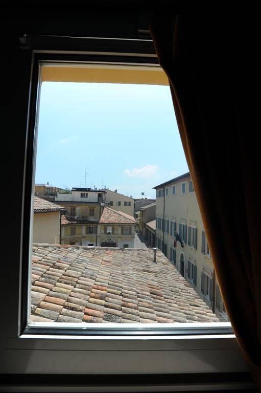 B&B Aurora Domus D'A-Mare Pesaro Værelse billede