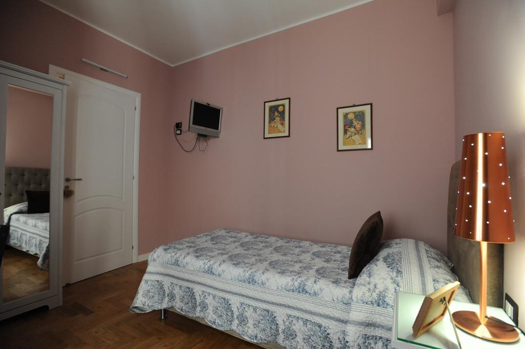 B&B Aurora Domus D'A-Mare Pesaro Værelse billede
