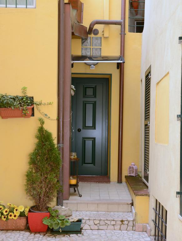B&B Aurora Domus D'A-Mare Pesaro Eksteriør billede